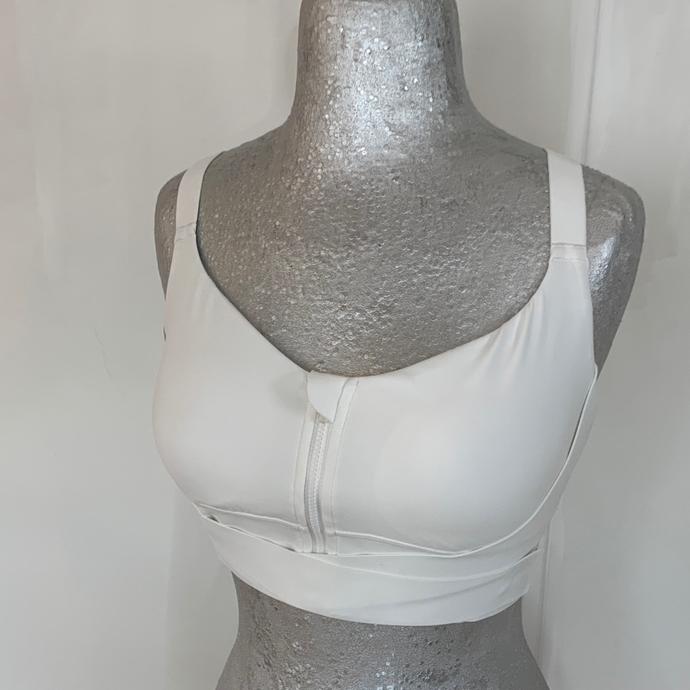 Halara Bra crisscross Athletic bra NWT